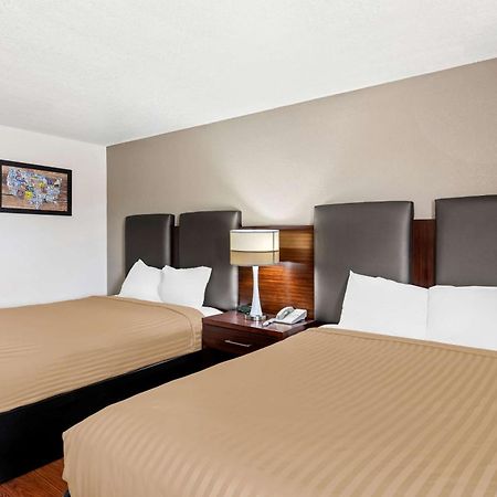 Econo Lodge Emporia Esterno foto
