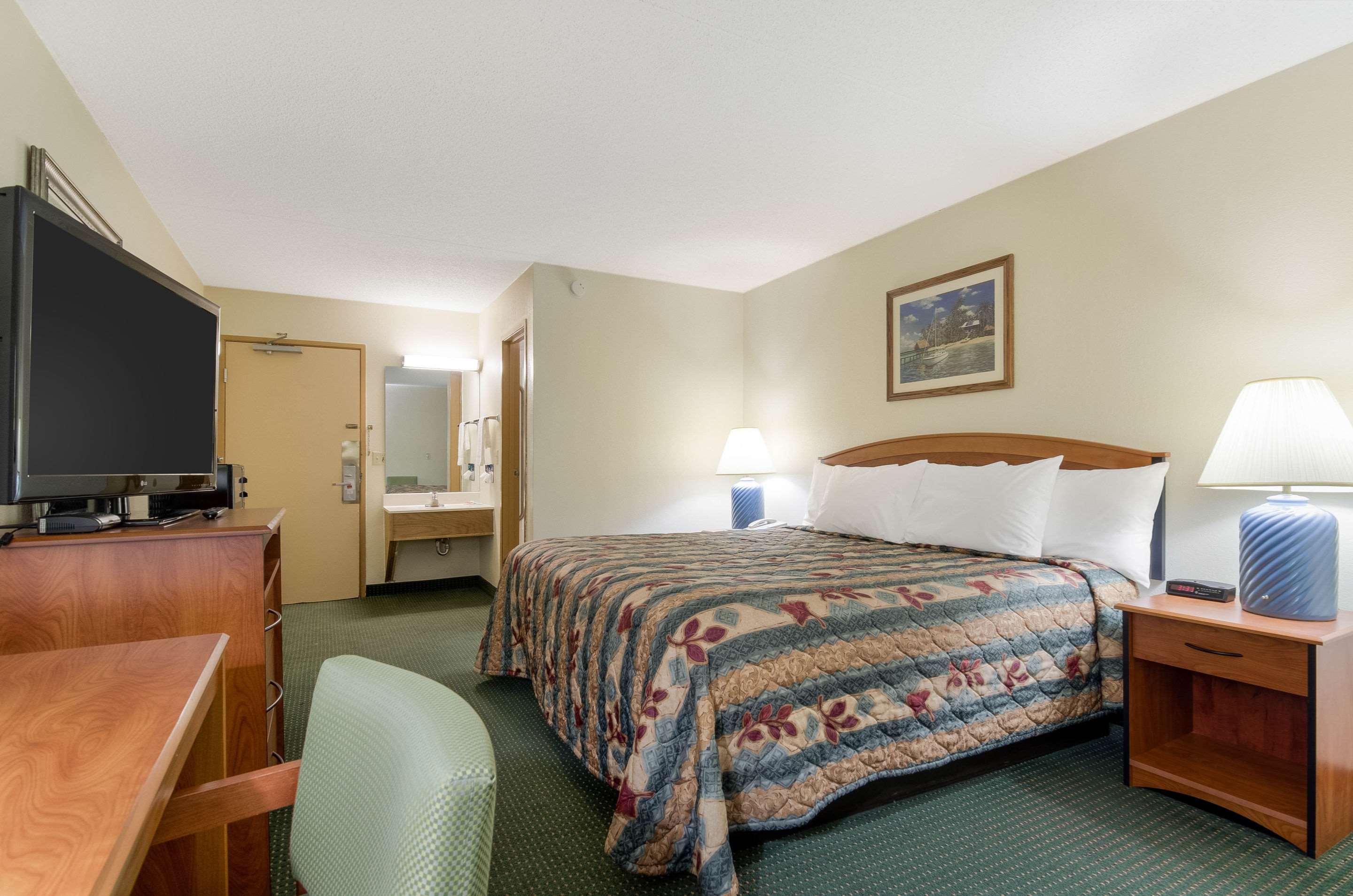 Econo Lodge Emporia Esterno foto