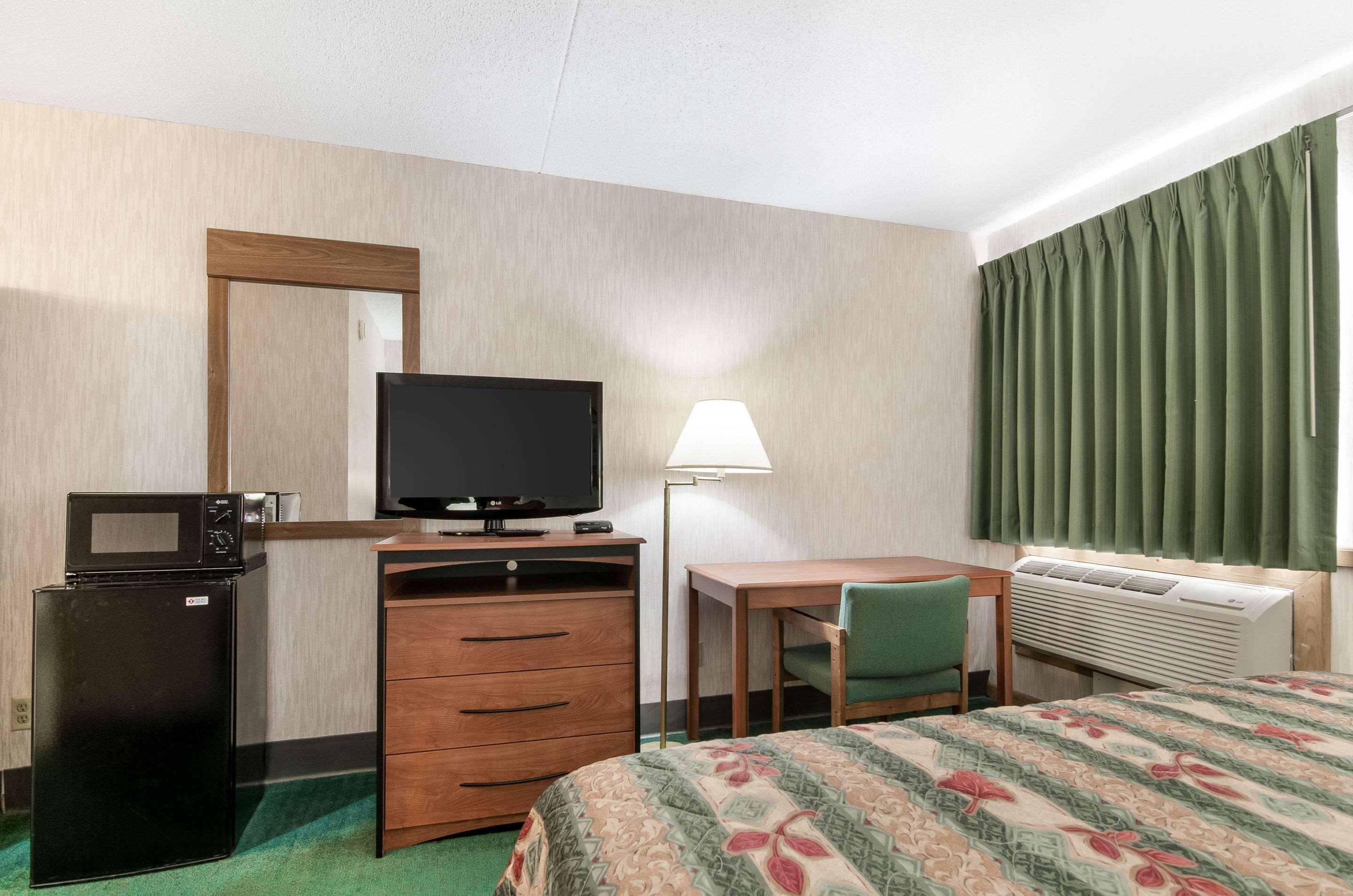 Econo Lodge Emporia Esterno foto