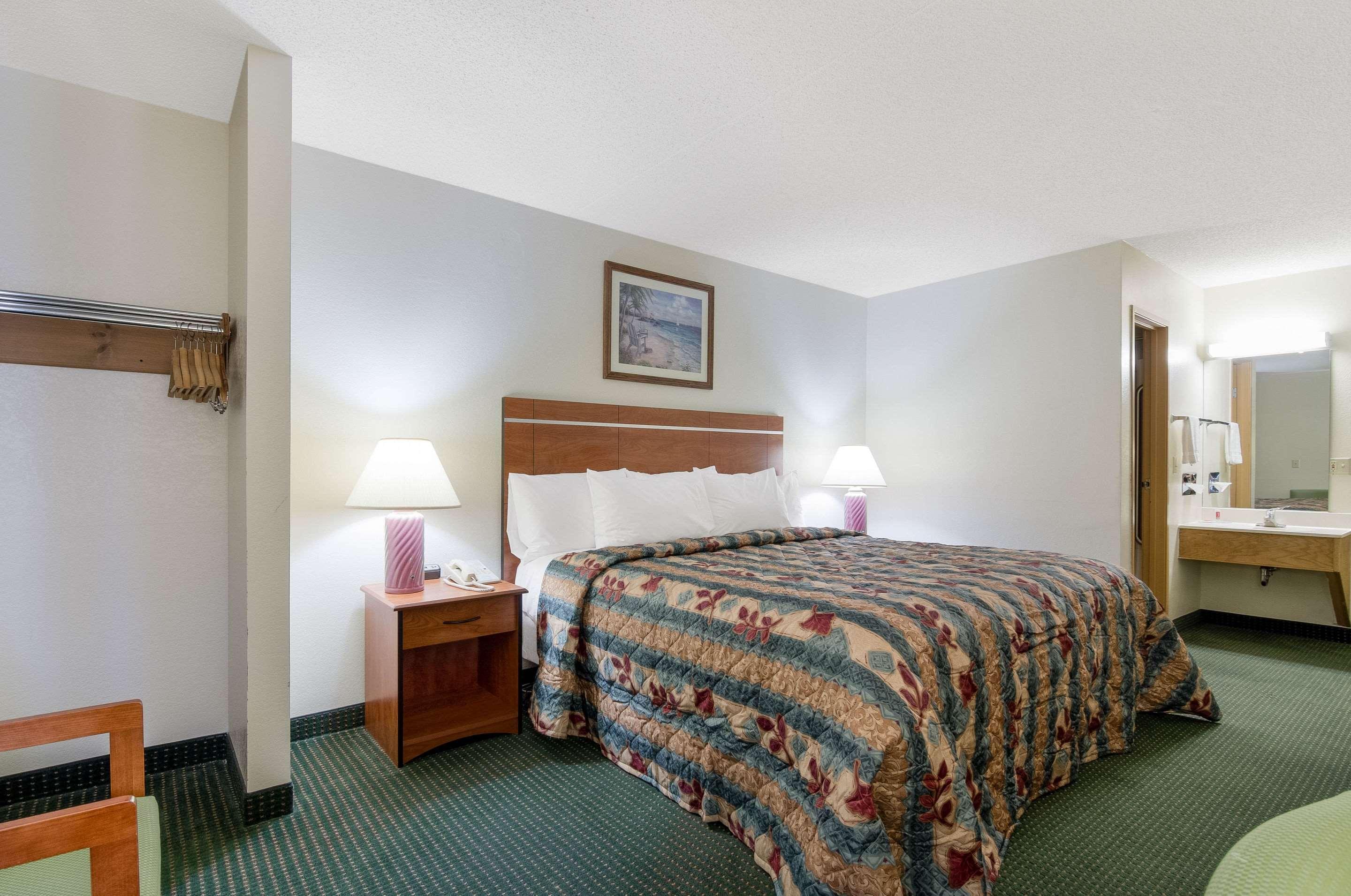 Econo Lodge Emporia Esterno foto