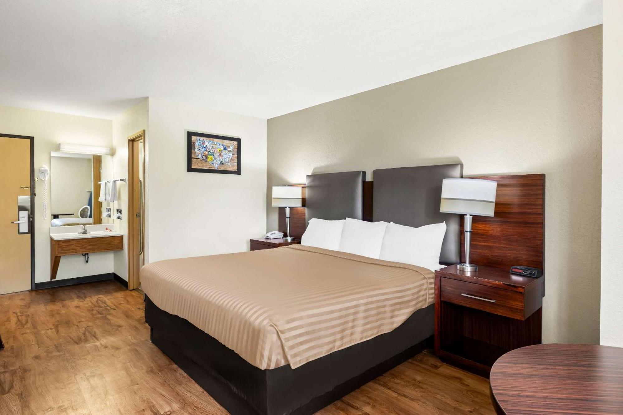 Econo Lodge Emporia Esterno foto
