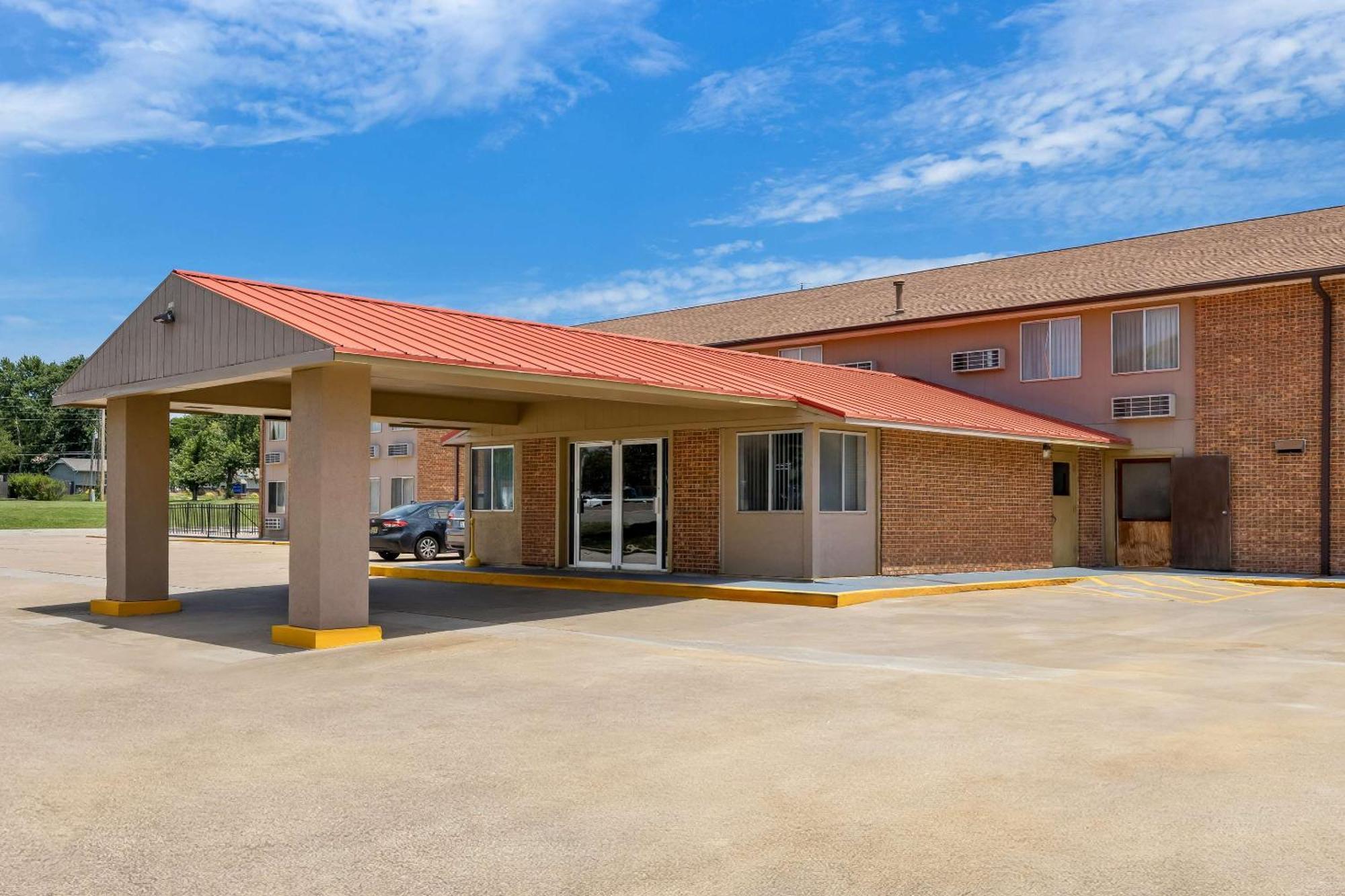 Econo Lodge Emporia Esterno foto