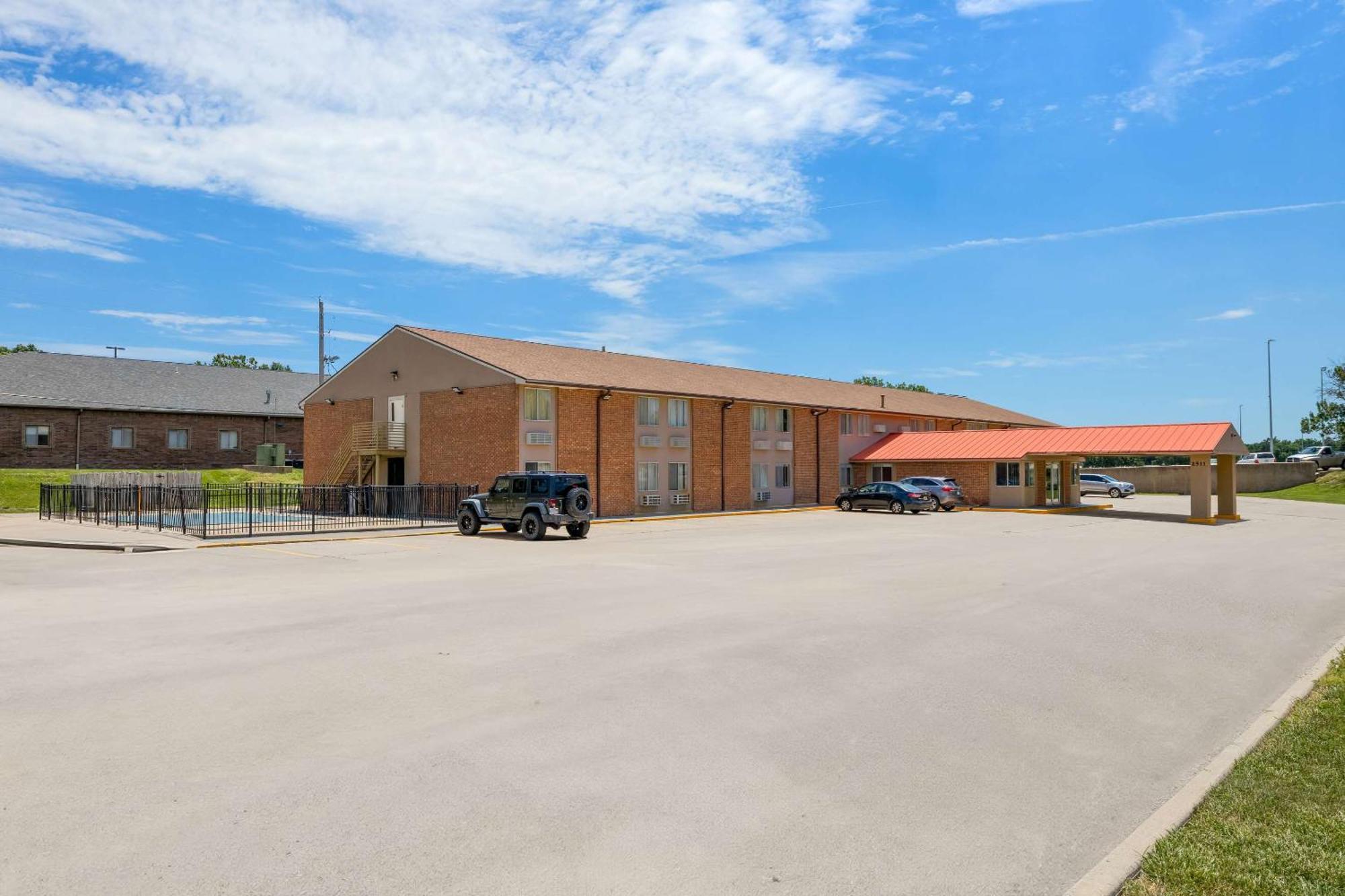 Econo Lodge Emporia Esterno foto