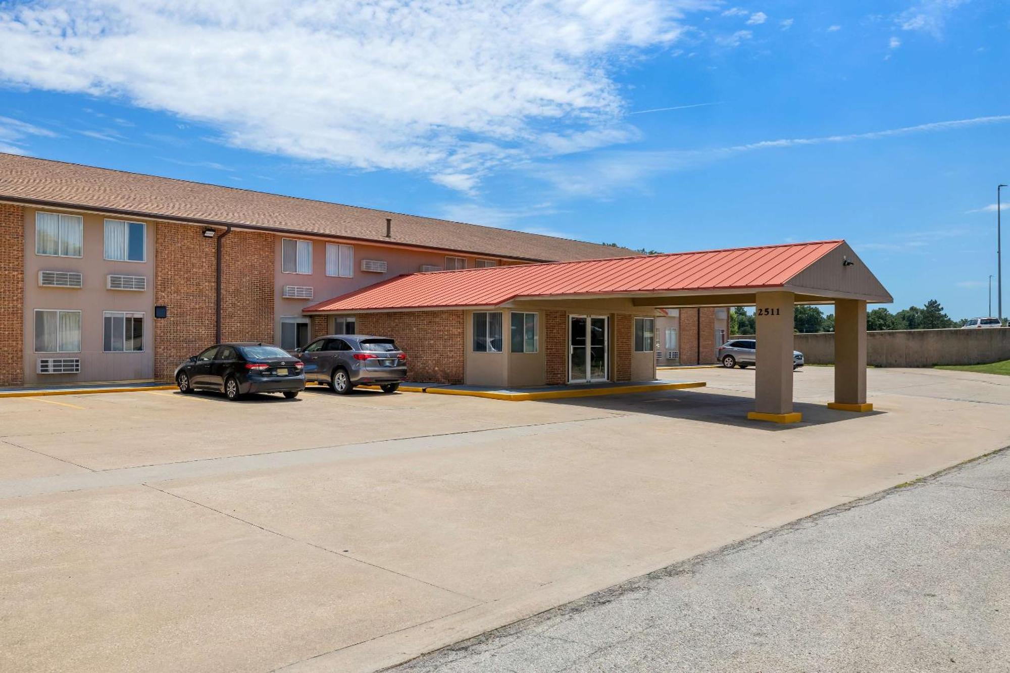 Econo Lodge Emporia Esterno foto